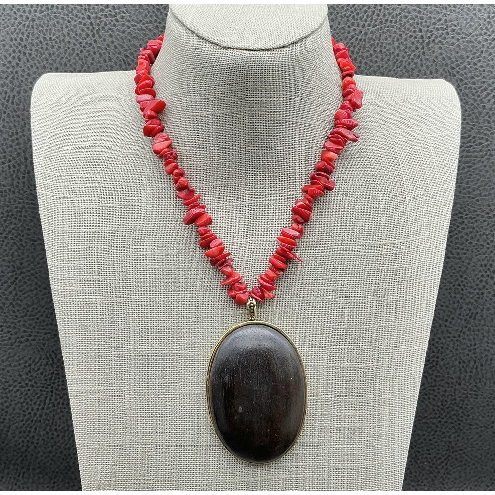 Carolee Necklace Red Chip Beaded Wood Oval Pendant Gold Tone Womens Boho 20"